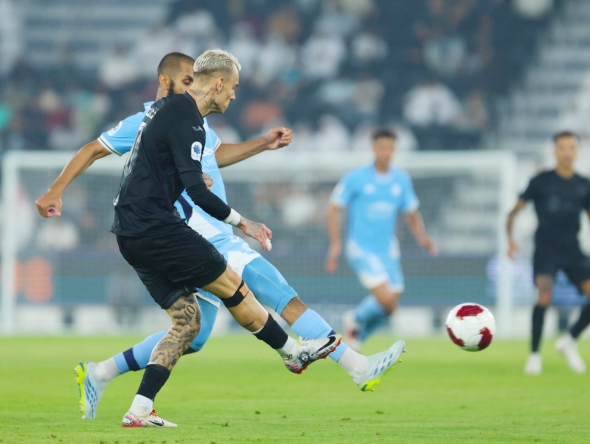 Al Rayyan's Roger Guedes (foreground) in action during match against Al Wakrah.