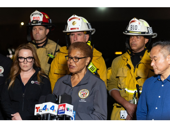 Los Angeles Mayor Karen Bass (C) briefs reporters after a US news media helicopter covering a deadly bus crash, came down in Chatsworth, a neighborhood of Los Angeles, California on September 15, 2026. (Photo by Blake Fagan / AFP)