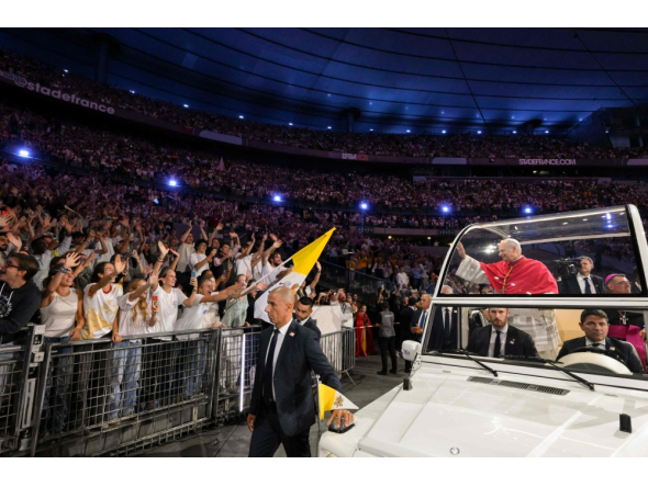 This photo taken on September 25, 2026, by The Vatican Media shows Pope Leo XIV greeting worshippers from the Popemobile car. (Photo by Simone Risoluti / Vatican Media / AFP)