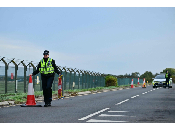 Police continue to man a roadblock outside RAF Fairford base (L) in Fairford, south-west England on September 28, 2026. (Photo by Ben Stansall / AFP)