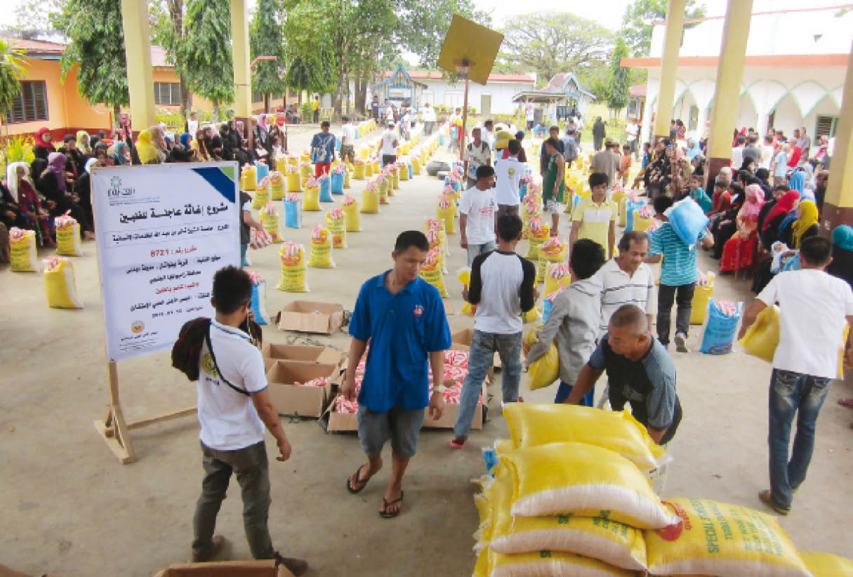 Residents in Mindanao receiving food baskets provided by RAF.