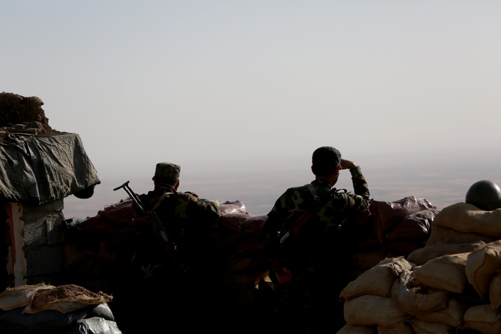 Soldiers wait at Mount Zertik as Peshmerga forces attack Islamic State positions with howitzers at the entrance of the entrance of the Mosul, in Nineveh, Iraq on October 2, 2016. ( Yunus Kele? - Anadolu Agency )