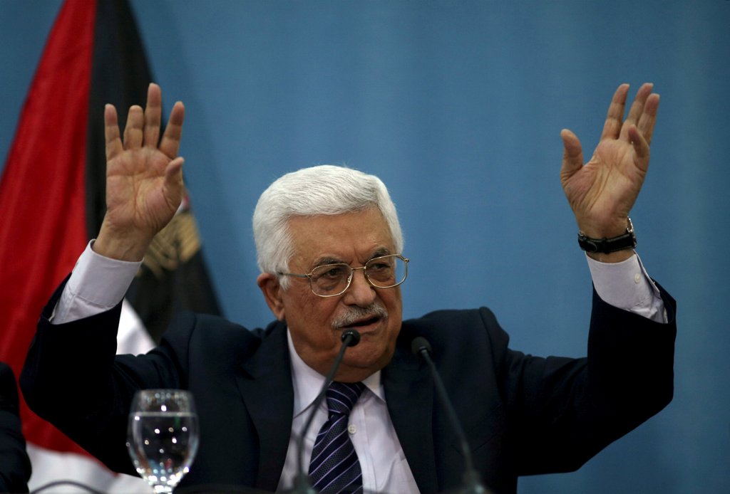 Palestinian President Mahmoud Abbas gestures as he speaks to the media in the West Bank city of Ramallah January 23, 2016. REUTERS/Mohamad Torokman/File Photo.