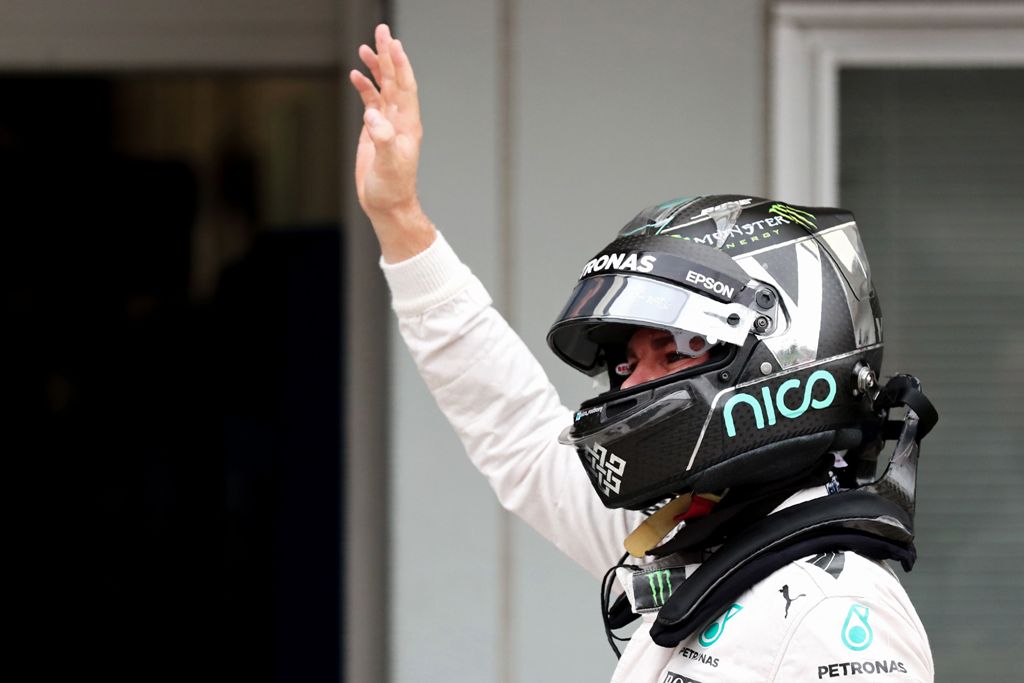 Mercedes AMG Petronas F1 Team's German driver Nico Rosberg waves after taking pole position in the qualifying session at the Formula One Japanese Grand Prix in Suzuka on October 8, 2016. / AFP / BEHROUZ MEHRI