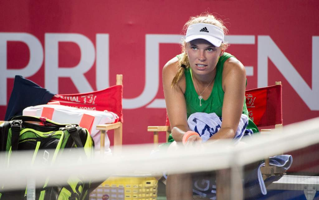 Caroline Wozniacki of Denmark rests after her women's singles semi-finals match against Jelena Jankovic of Serbia at the Hong Kong Open tennis tournament on October 15, 2016. / AFP / Jayne RUSSELL