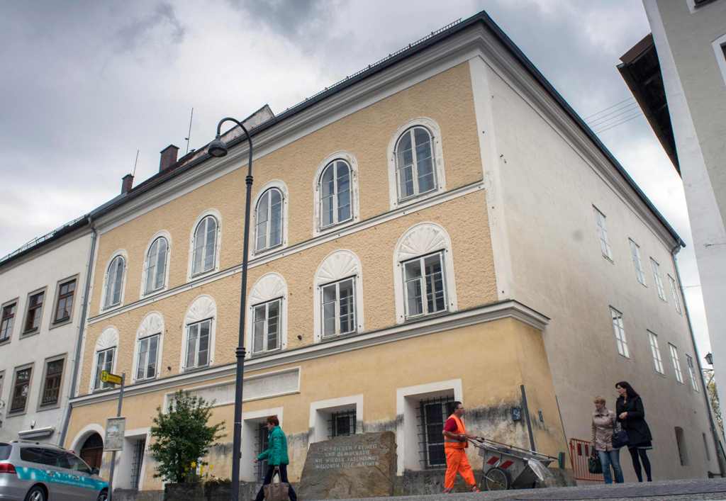 (FILES) This file photo taken on April 17, 2015 shows a memorial stone stands outside the house where Adolf Hitler was born in Braunau Am Inn, Austria on April 18, 2015. AFP / JOE KLAMAR
