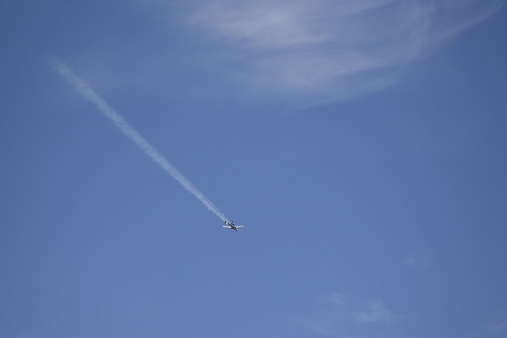 A warplane flies over Guzhe village, northern Aleppo countryside, Syria October 17, 2016. Reuters/Khalil Ashawi