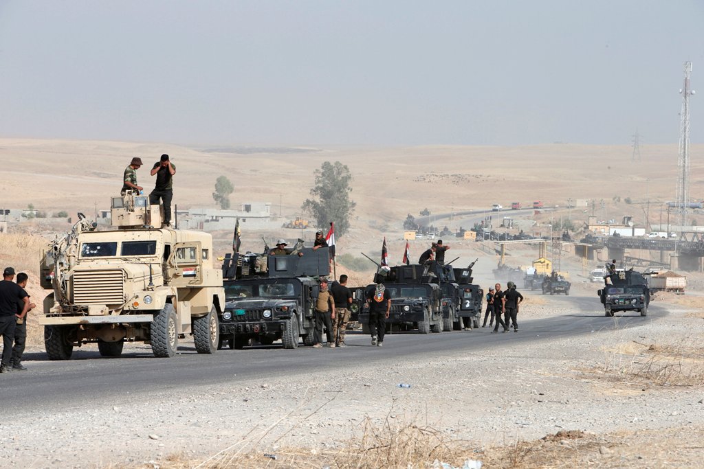 Iraqi security forces gather on the outskirt of Bartila, east of Mosul during an operation to attack Islamic State militants in Mosul, Iraq, October 19, 2016. REUTERS/Azad Lashkari