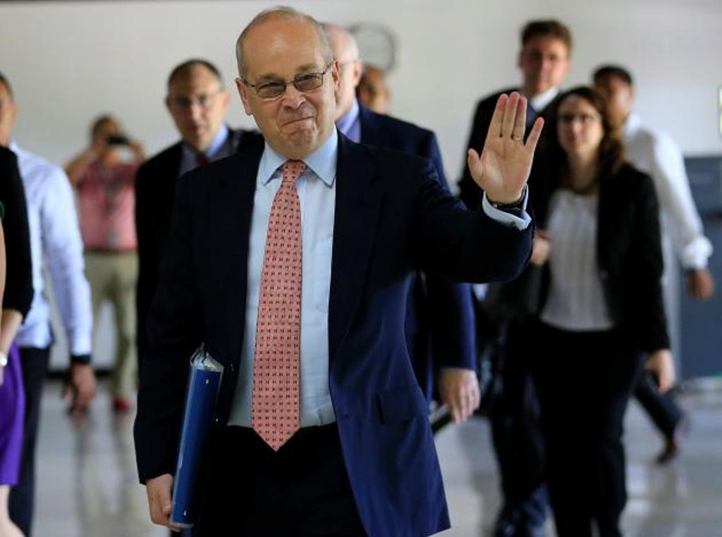U.S. Assistant Secretary of State for East Asian and Pacific Affairs Daniel Russel waves to members of the media upon arrival to meet Secretary of Foreign Affairs Perfecto Yasay at the Department of Foreign Affairs (DFA) headquarters in Pasay city, metro 