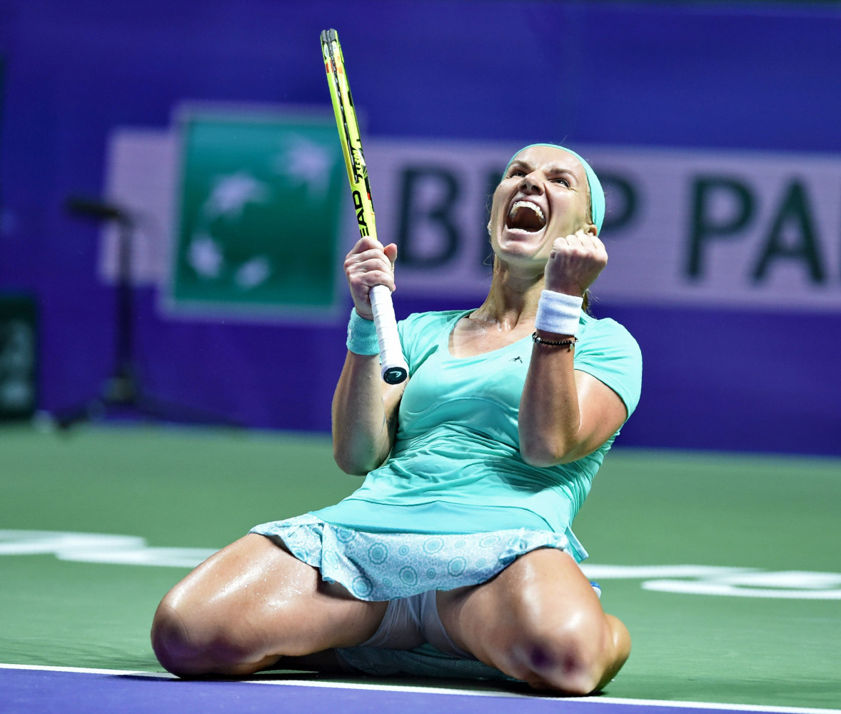 Russia's Svetlana Kuznetsova celebrates after winning against Karolina Pliskova of the Czech Republic in their women's singles match during the WTA Finals tennis tournament on October 26, 2016 in Singapore. (AFP / Roslan Rahman)
