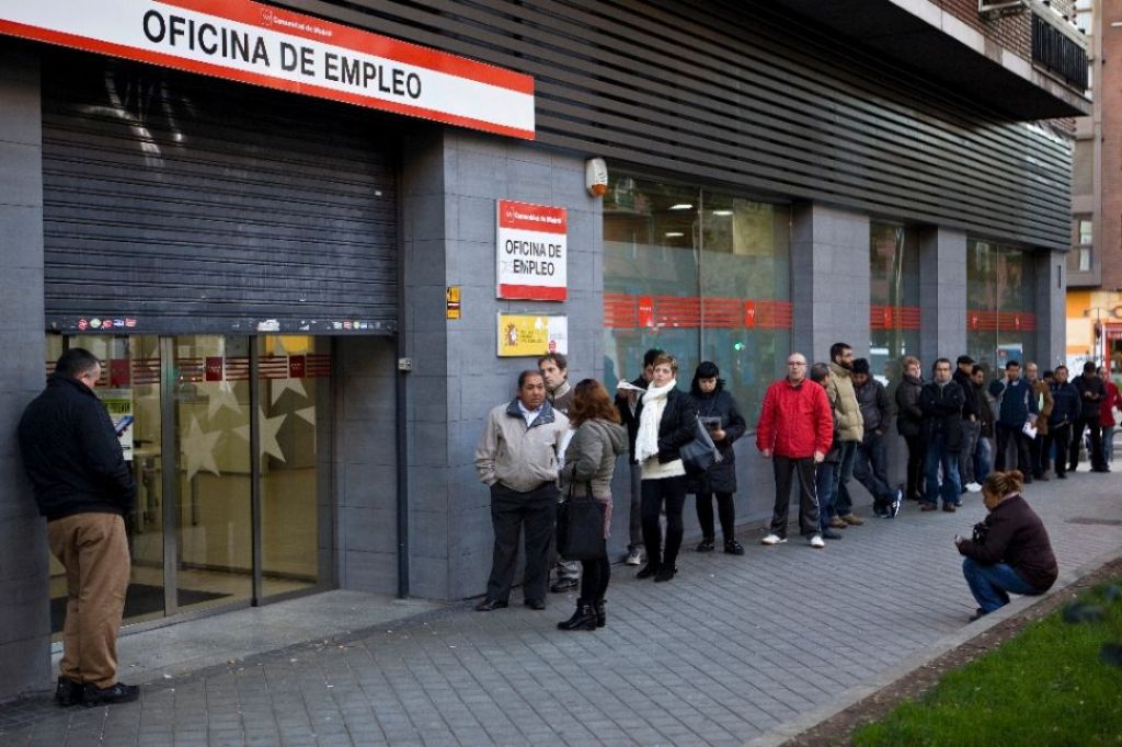 Spain's jobless rate dropped to 18.9 percent in the third quarter, said the National Statistics Institute (AFP Photo/Sebastien Berda)