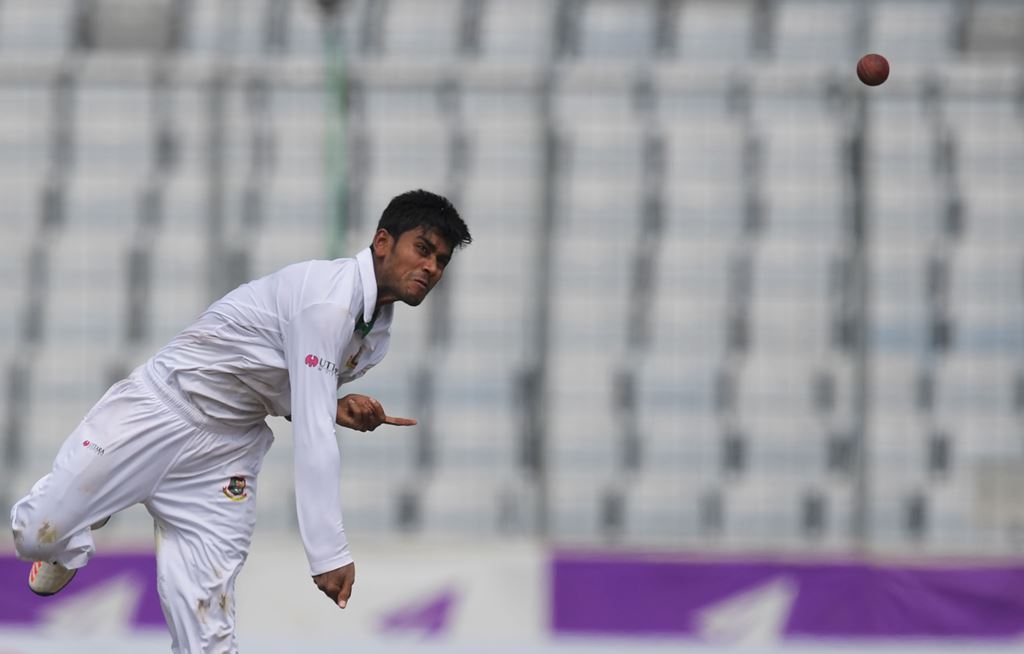Bangladesh's Mehedi Hasan bowls during the second day of the second Test cricket match between Bangladesh and England at the Sher-e-Bangla National Cricket Stadium in Dhaka on October 29, 2016. AFP / Dibyangshu Sarkar