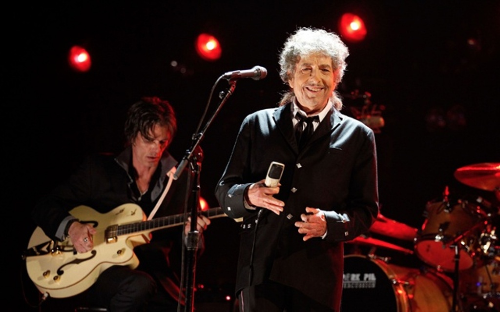 If Bob Dylan maintains his silence, he would be the first to simply ignore the Academy's decision. Reuters