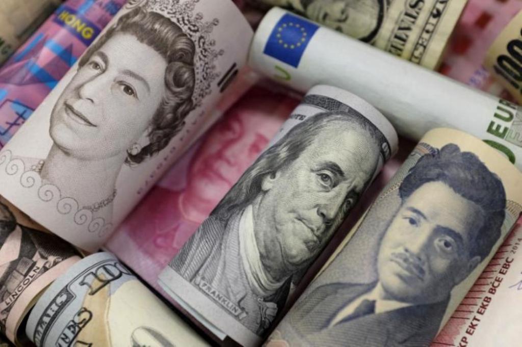 Banknotes of Euro, Hong Kong dollar, U.S. dollar, Japanese yen, GB pound and Chinese 100 yuan are seen in this picture illustration, in Beijing, China, January 21, 2016. REUTERS/Jason Lee/File Photo.