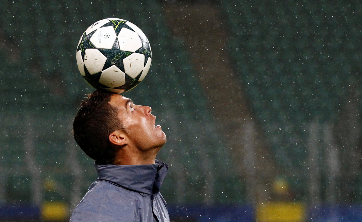 Real Madrid's Cristiano Ronaldo attend a training session before their match with Legia Warszawa. (REUTERS/Kacper Pempel)
