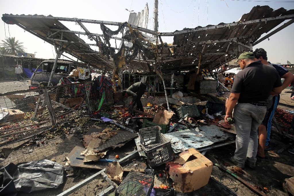 People check the damage after a suicide bomber detonated an explosives-rigged vehicle in northern Baghdad's Sadr City on May 17, 2016 (AFP Photo/Ahmad al-Rubaye)