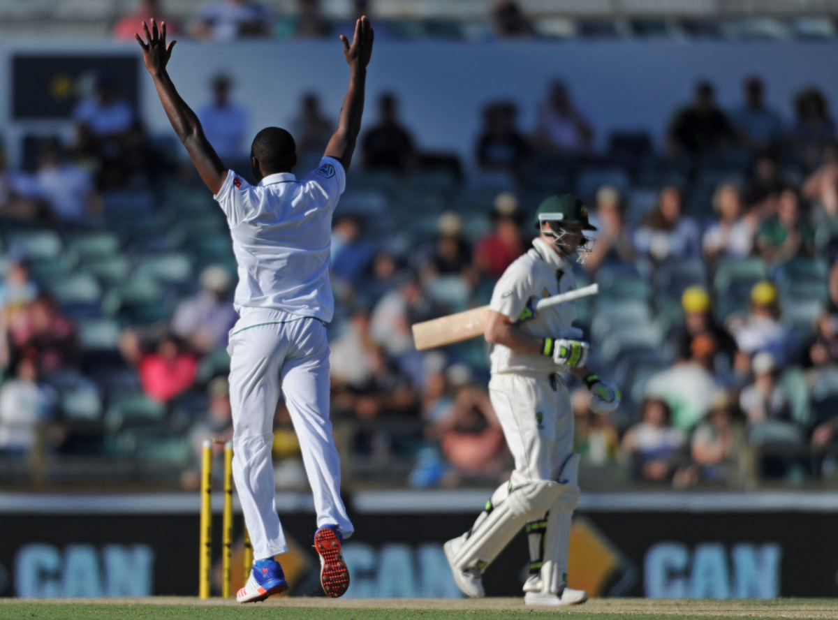 South Africa's Kagiso Rabada (L) celebrates dismissing Australia's Steve Smith (R) on day four of the first Test cricket match between Australia and South Africa in Perth on November 6, 2016. (AFP / Greg Wood)