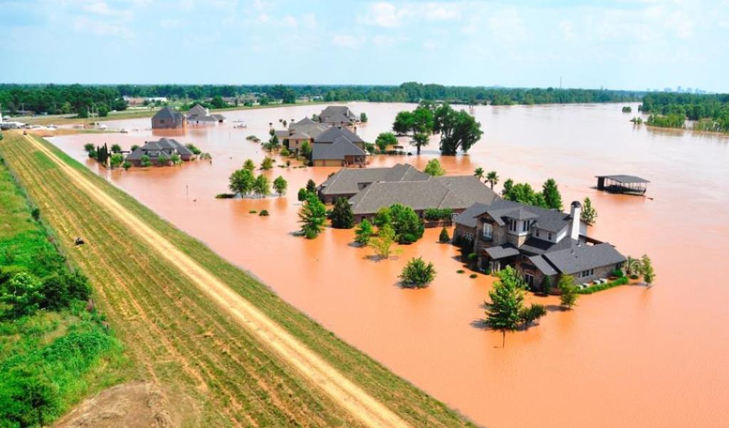 Flood waters from the Red River engulf houses in the River Bluff subdivision in Bossier City, Louisiana June 8, 2015. Reuters/Lt. Bill Davis/Bossier Parish Sheriff/Handout