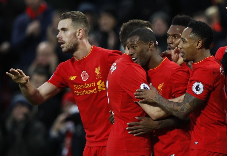 Liverpool's Georginio Wijnaldum celebrates with team mates. (Reuters / Phil Noble)
