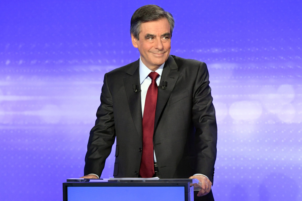 French politician Francois Fillon attends the third prime-time televised debate for the French center-right presidential primary in Paris, November 17, 2016. (REUTERS / Christphe Archambault) 