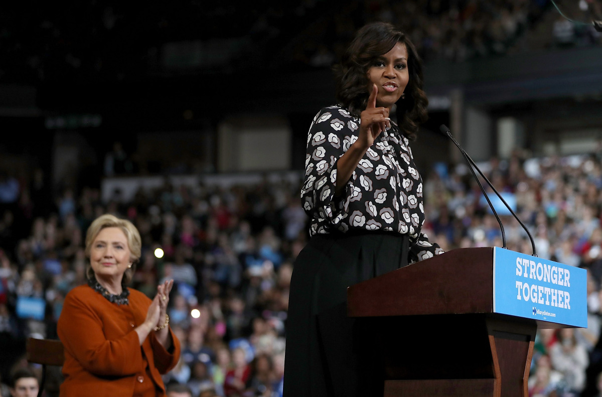 Hillary Clinton looks on as Michelle Obama speaks at Wake Forest University on October 27, 2016 in Winston-Salem, North Carolina (Justin Sullivan / Getty Images / AFP) 