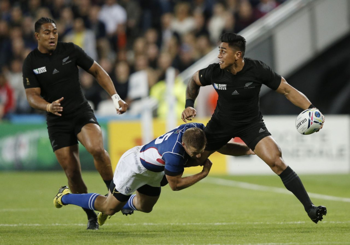 New Zealand's Malakai Fekitoa, right, and Julian Savea, left. (AFP/ADRIAN DENNIS)