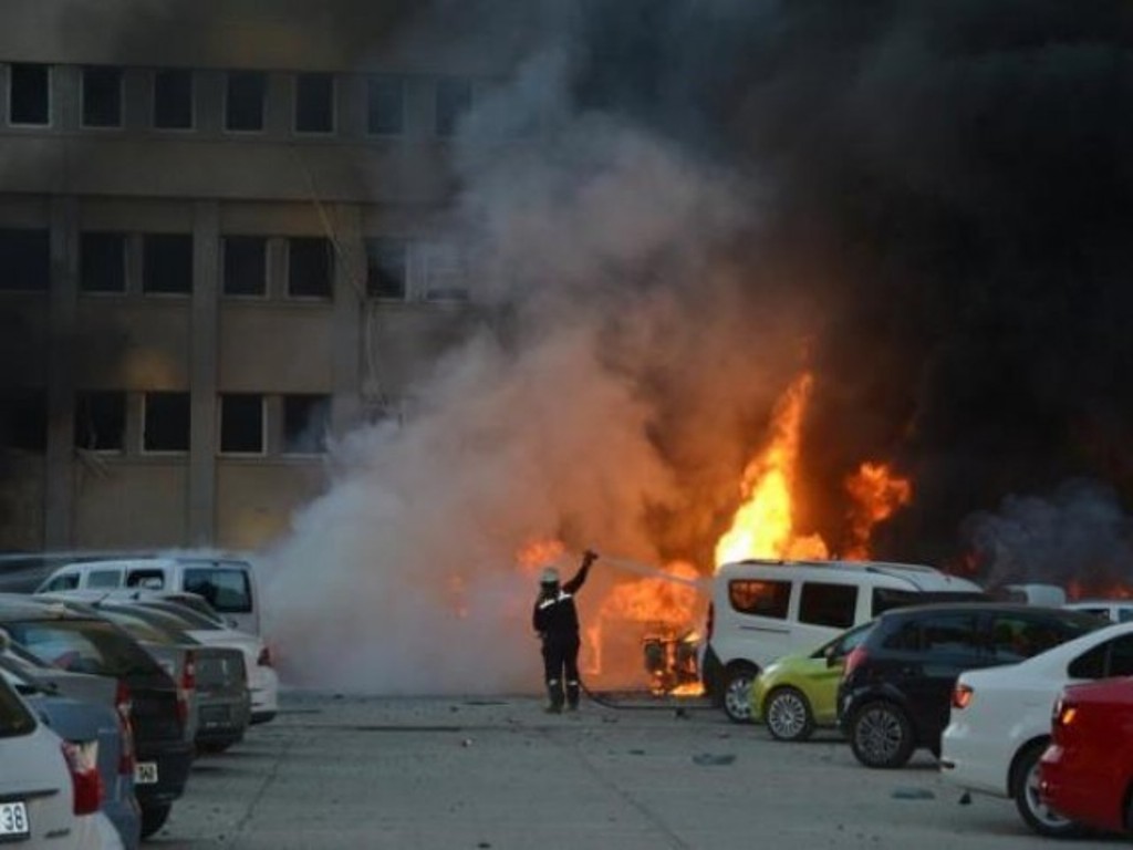 A firefighter tries to extinguish burning vehicles after an explosion outside the governor's office in the southern city of Adana, Turkey, November 24, 2016. Ihlas News PHOTO: REUTERS.