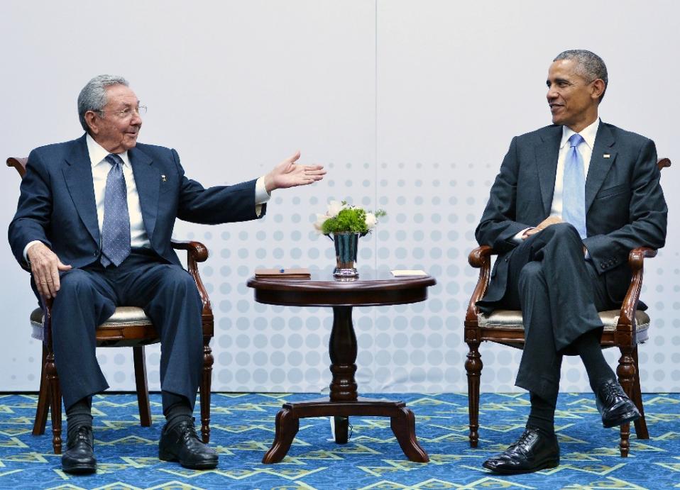 Cuban President Raul Castro and his US counterpart Barack Obama held a meeting in Panama in April 2015, the first between US and Cuban leaders since 1956 (AFP / Mandel Ngan) 