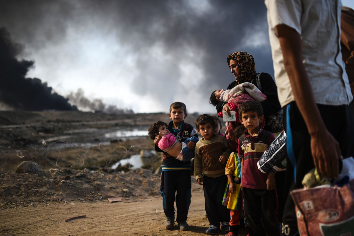 Iraqi families who were displaced by the ongoing operation by Iraqi forces against jihadists of the Islamic State group to retake the city of Mosul, are seen near Qayyarah, south of Mosul, on October 29, 2016. Iraqi paramilitary forces launched an operati