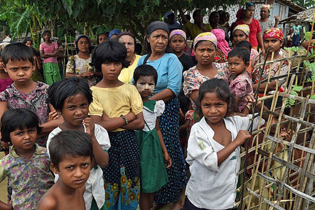 Rohingya Muslims gather inside the Thet Kay Pyin internally displaced persons camp during a visit by former U.N. chief Kofi Annan (not pictured) in Sittwe, western Myanmar's Rakhine state, Sept. 7, 2016.
