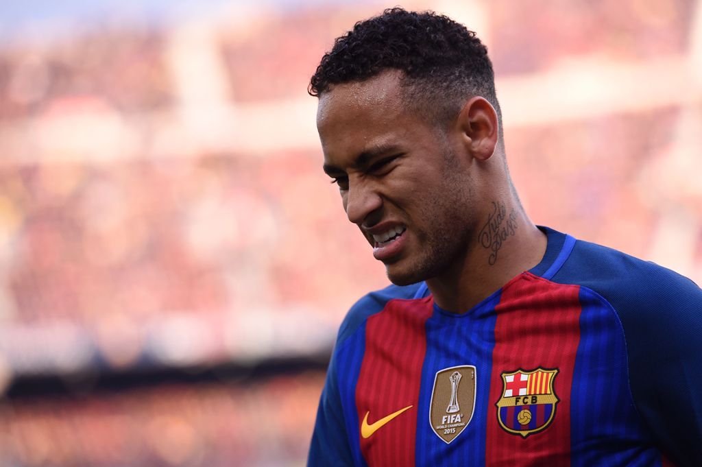 Barcelona's Brazilian forward Neymar reacts after a collision with Real Madrid's defender Dani Carvajal during the Spanish league football match FC Barcelona vs Real Madrid CF at the Camp Nou stadium in Barcelona on December 3, 2016. / AFP / JOSEP LAGO
