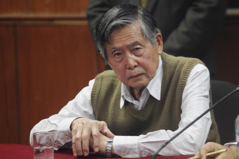 Peru's former President Alberto Fujimori listens to the judge's verdict about his sentence in prison, in Lima October 29, 2013. REUTERS/Enrique Castro-Mendivil