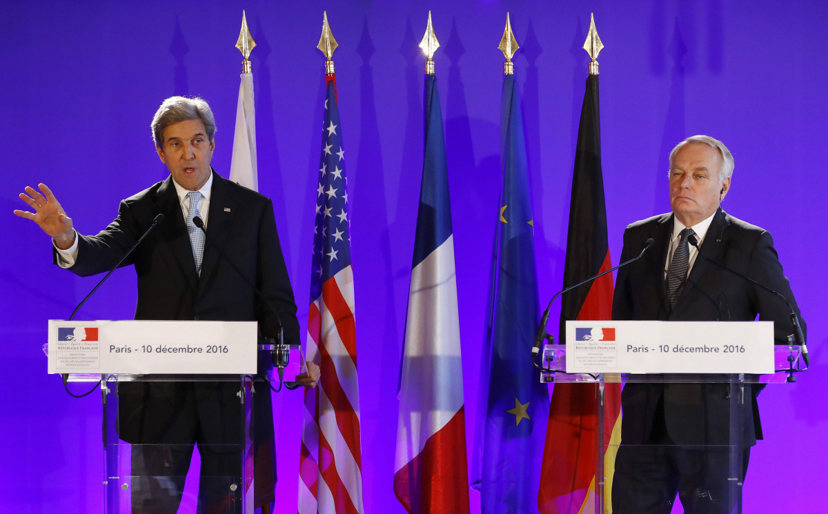US Secretary of State John Kerry (L) and France's Foreign Minister Jean Marc Ayrault (R) give a press conference after a meeting in Paris on December 10, 2016. Kerry and leading diplomats are trying to find solutions for Syria's desperate opposition, as S