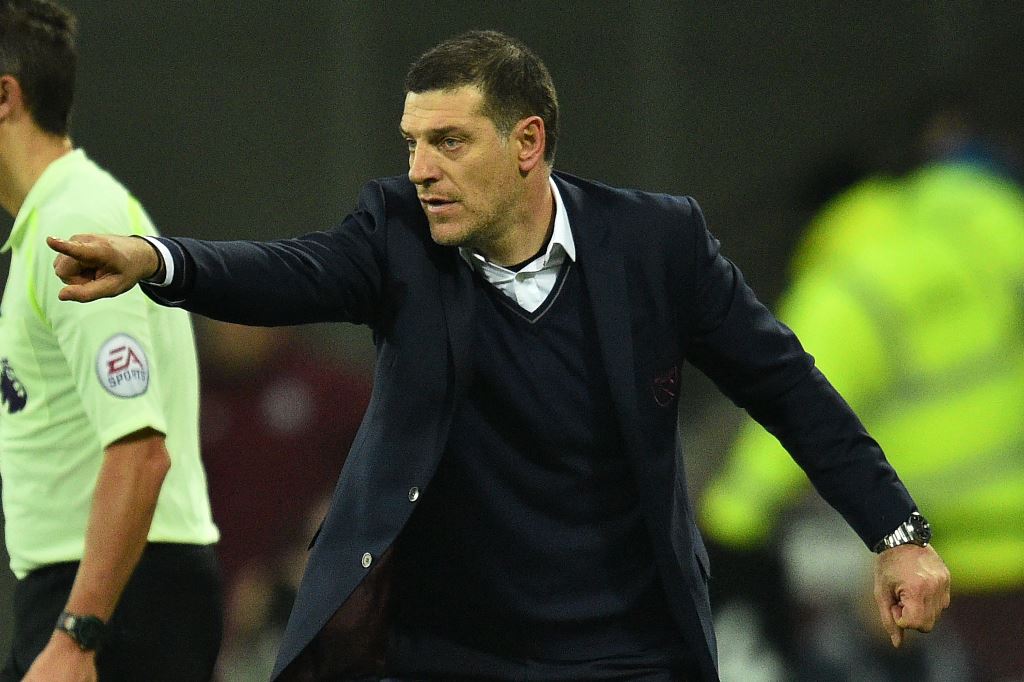 West Ham United's Croatian manager Slaven Bilic gestures on the touchline during the English Premier League football match between West Ham United and Hull City at The London Stadium, in east London on December 17, 2016. AFP / Glyn Kirk 