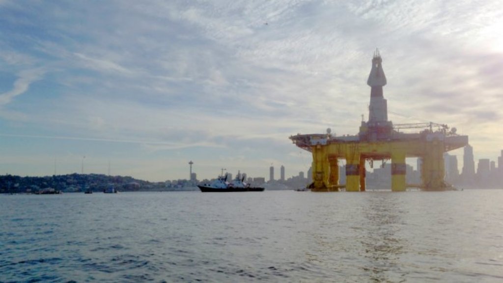 © Tim Exton / AFP (file photo) |This June 15, 2015 photo shows the Shell Oil 'Polar Pioneer' rig platform as it moved from Elliott Bay in Seattle, Washington on its way to Alaska.