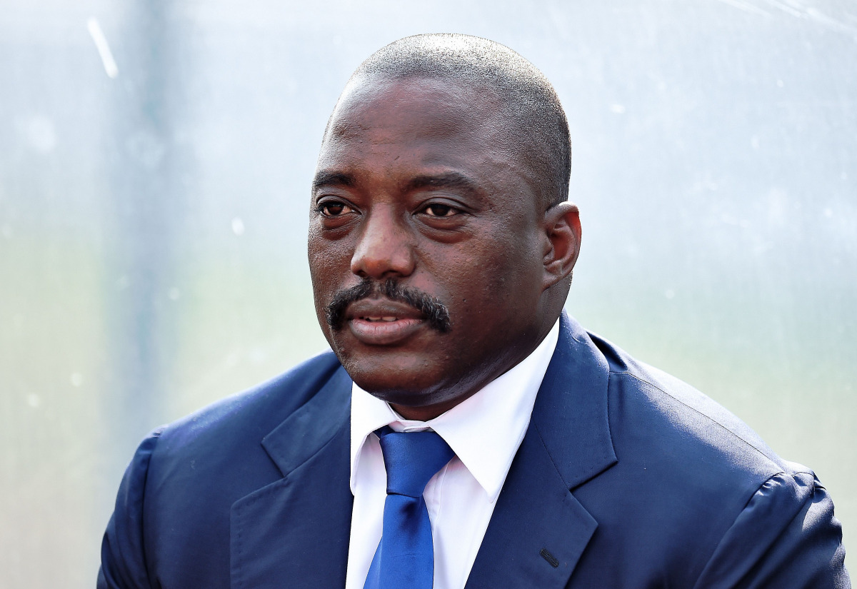 Democratic Republic of the Congo President Joseph Kabila attending a training session of national football team in Bata, February 3, 2015 (AFP / CARL DE SOUZA)