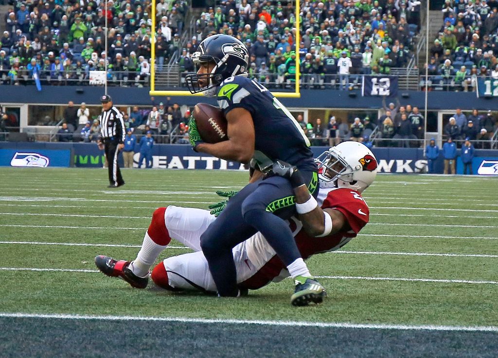 (FILES) This file photo taken on December 24, 2016 shows wide receiver Tyler Lockett(front) #16 of the Seattle Seahawks pulls in a catch against the Arizona Cardinals at CenturyLink Field in Seattle, Washington.  AFP / OTTO GREULE JR
