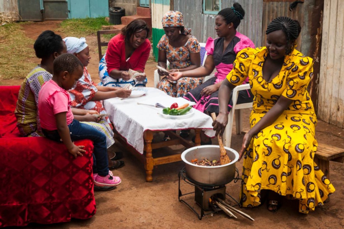 A woman cooks on an Envirofit stove in Kenya (Courtesy: Envirofit International) 
