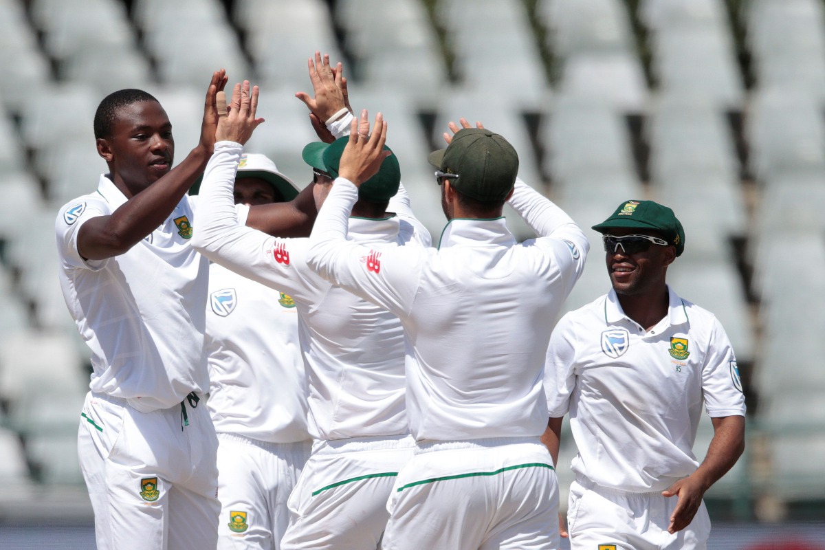 South African bowler Kagiso Rabada (L) celebrates the dismissal of Sri Lanka batsman Dinesh Chandimal (not in picture) during the second Test between South Africa and Sri Lanka on January 5, 2017 at Newlands Cricket Stadium in Cape Town. (AFP / GIANLUIGI 