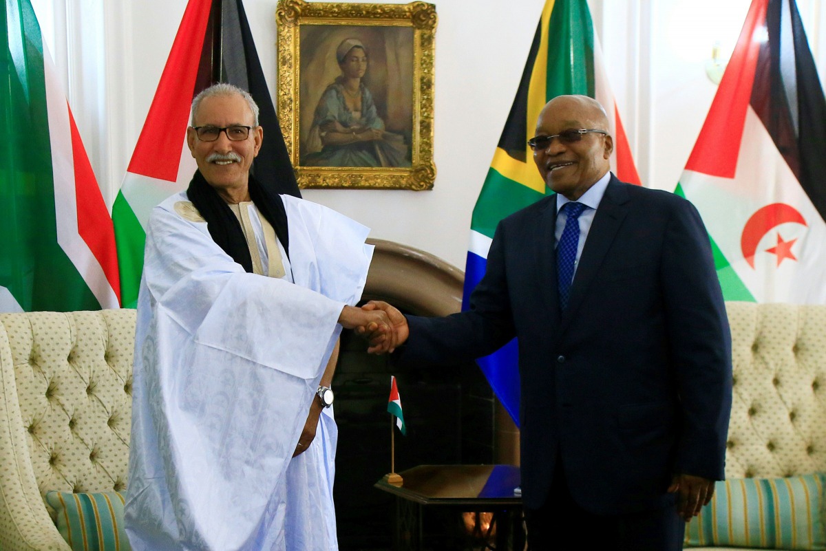 President of the Saharawi Arab Democratic Republic Brahim Ghali (L) is welcomed by South African President Jacob Zuma (R) during an official visit to South Africa on January 6, 2016 at the Presidential Guest House in Pretoria. AFP / PHIL MAGAKOE