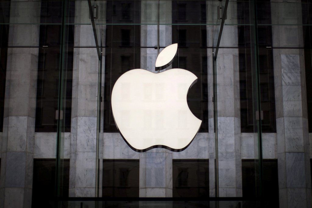 FILE PHOTO: An Apple logo hangs above the entrance to the Apple store on 5th Avenue in the Manhattan borough of New York City, July 21, 2015. REUTERS/Mike Segar/File Photo
