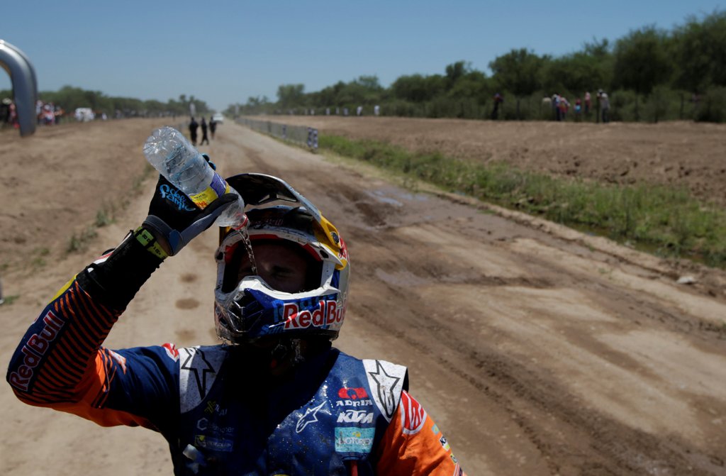 Sam Sunderland of Great Britain throws water on his face after riding his KTM. REUTERS/Ricardo Moraes