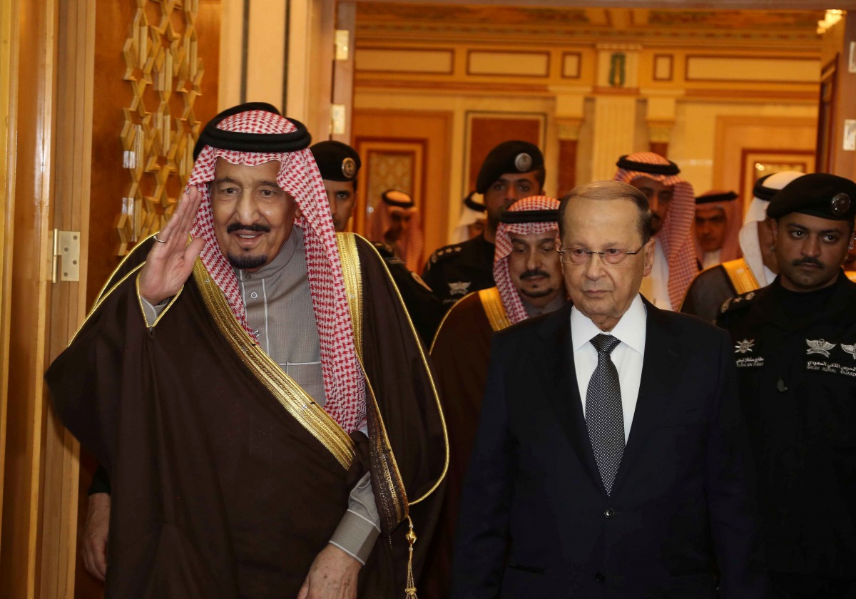 The Custodian of the Two Holy Mosques King Salman bin Abulaziz Al-Saud of Saudi Arabia welcomes Lebanon's President Michel Aoun (R) in Riyadh, Saudi Arabia, January 10, 2017. (Dalati Nohra/Handout via Reuters)