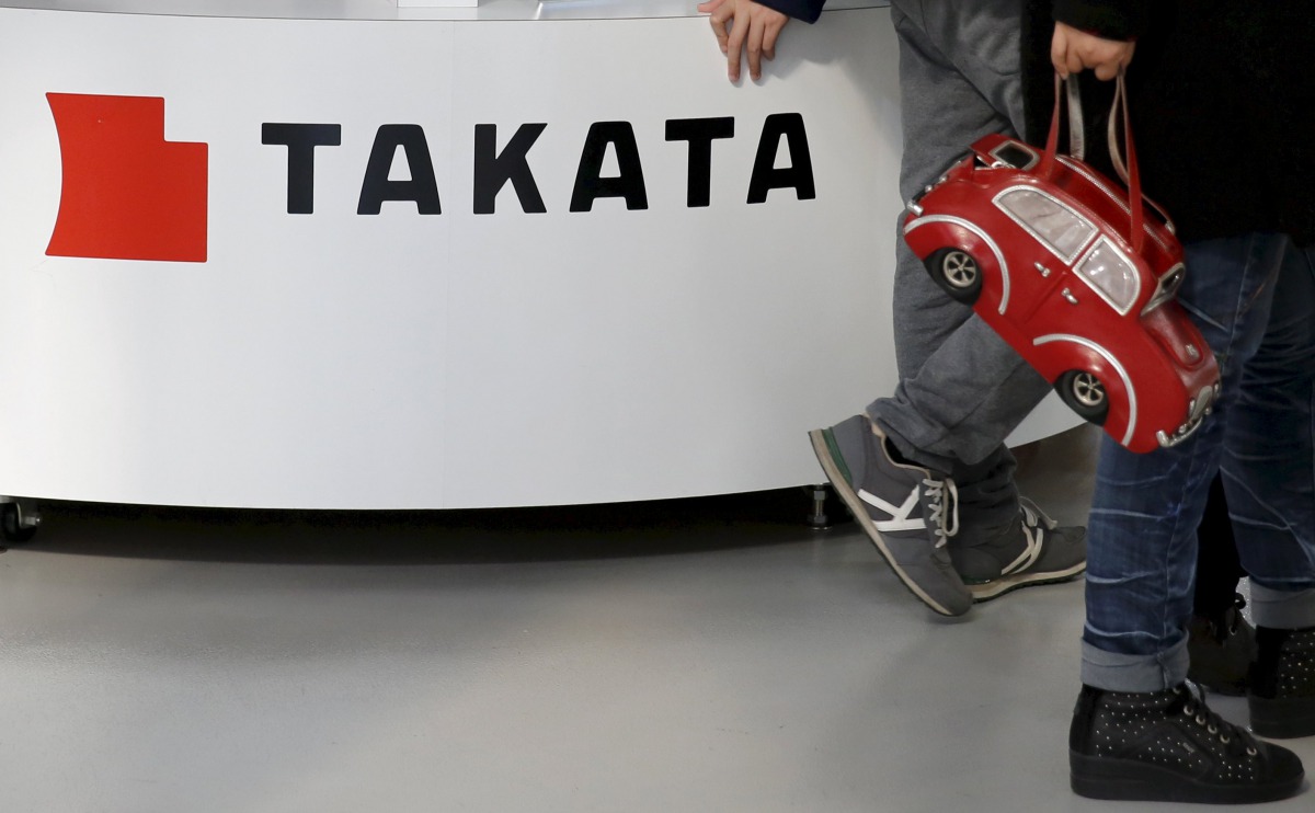 Visitors walk past a logo of Takata Corp on its display at a showroom for vehicles in Tokyo, February 5, 2016 (REUTERS / Toru Hanai) 