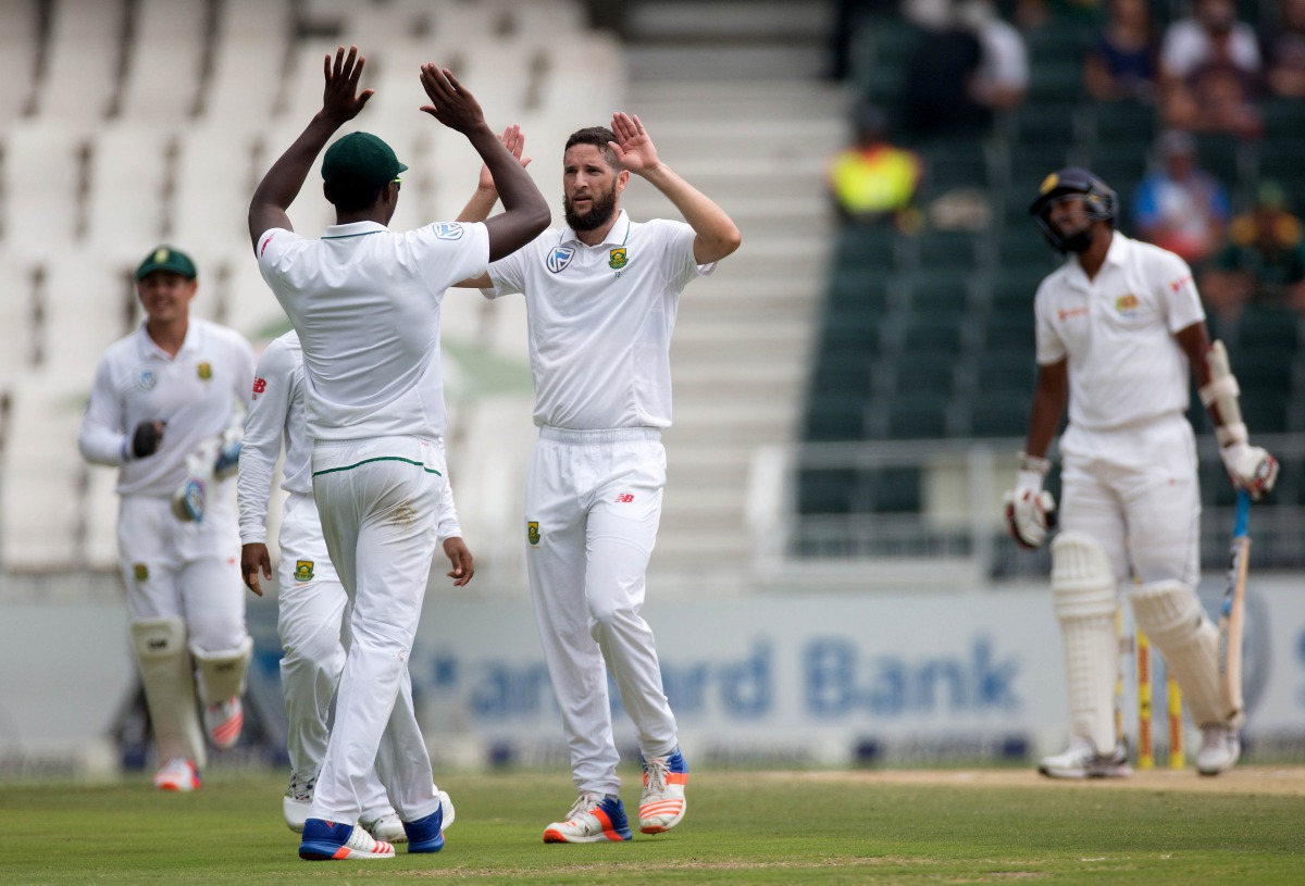 South Africa's Kagiso Rabada and Wayne Parnell celebrate the wicket of Sri Lanka's Suranga Lakmal. (REUTERS/James Oatway)
