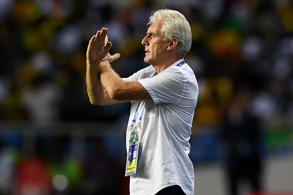 Cameroon's Belgian coach Hugo Broos reacts during the 2017 Africa Cup of Nations group A football match between Cameroon and Gabon at the Stade de l'Amitie Sino-Gabonaise in Libreville on January 22, 2017. / AFP / GABRIEL BOUYS
