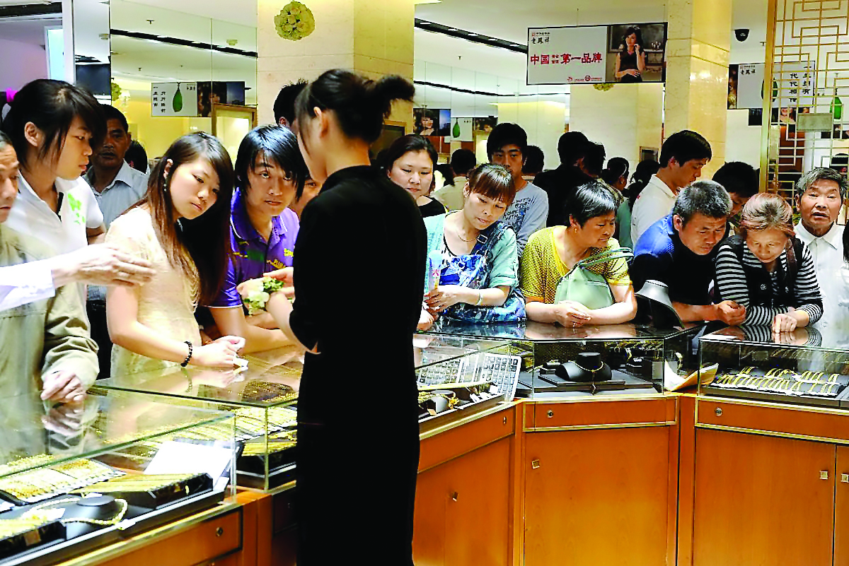 People buying gold jewellery in an outlet in China before the Lunar New Year.