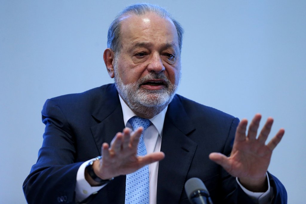 Mexican billionaire Carlos Slim gestures during a news conference in Mexico City, Mexico, January 27, 2017. REUTERS/Edgard Garrido
