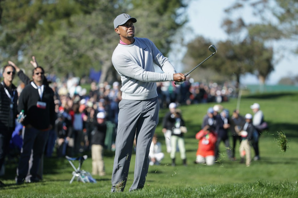 Tiger Woods plays his shot on the ninth hole during the second round of the Farmers Insurance Open at Torrey Pines North on January 27, 2017 in San Diego, California. Jeff Gross/AFP