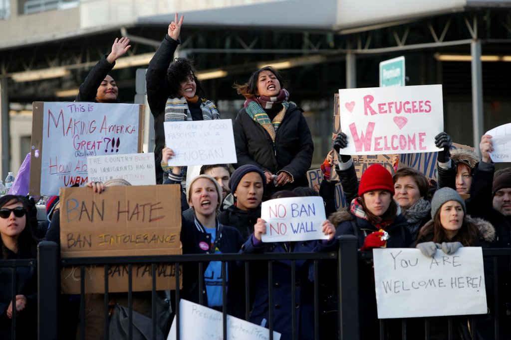 People gather outside Terminal 4 during a protest against Donald Trump's travel ban at John F. Kennedy International Airport in Queens, New York, U.S., January 29, 2017. REUTERS/Andrew Kelly
